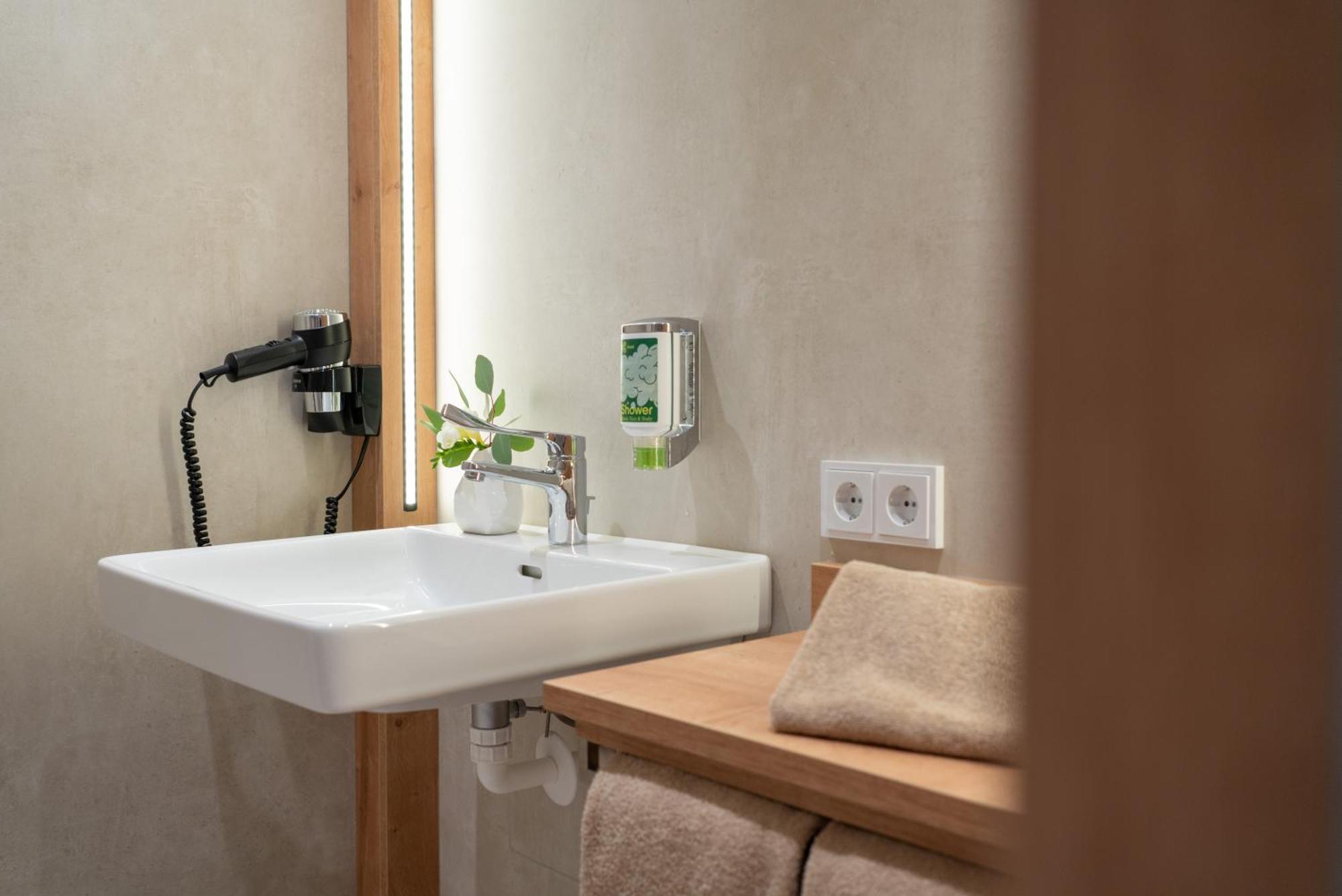 Eee Hotel Eberstalzell Екстериор снимка